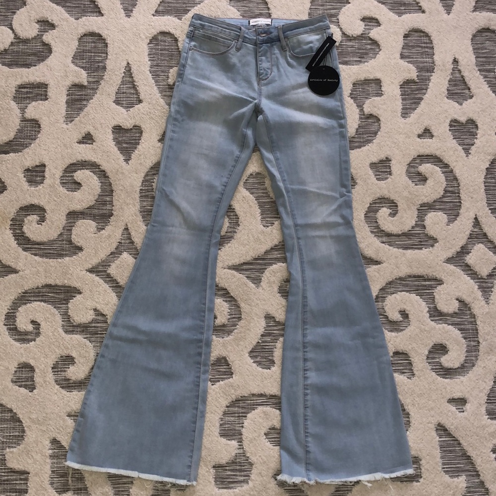 ARTICLES OF SOCIETY • Jeans
